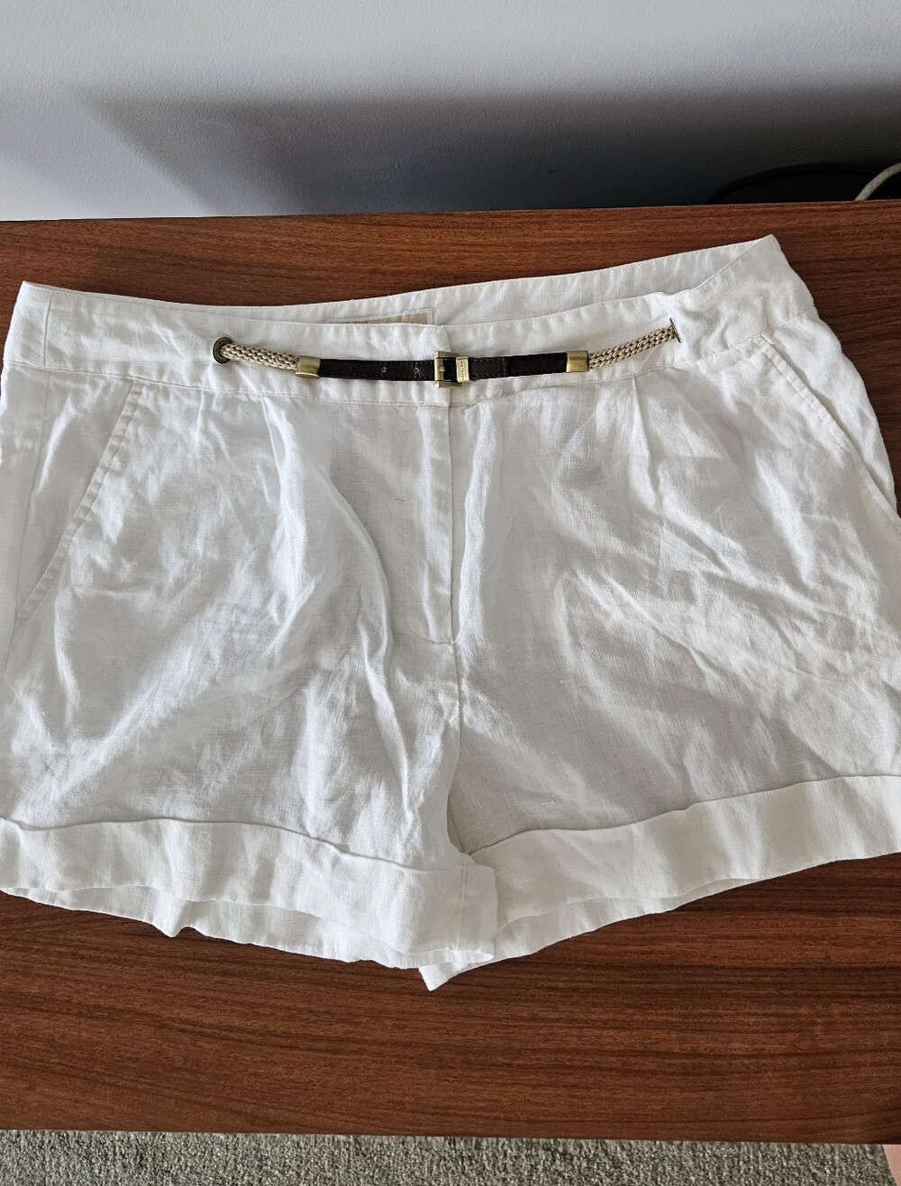 MICHAEL KORS White 100% Linen Shorts with Decorative Belt